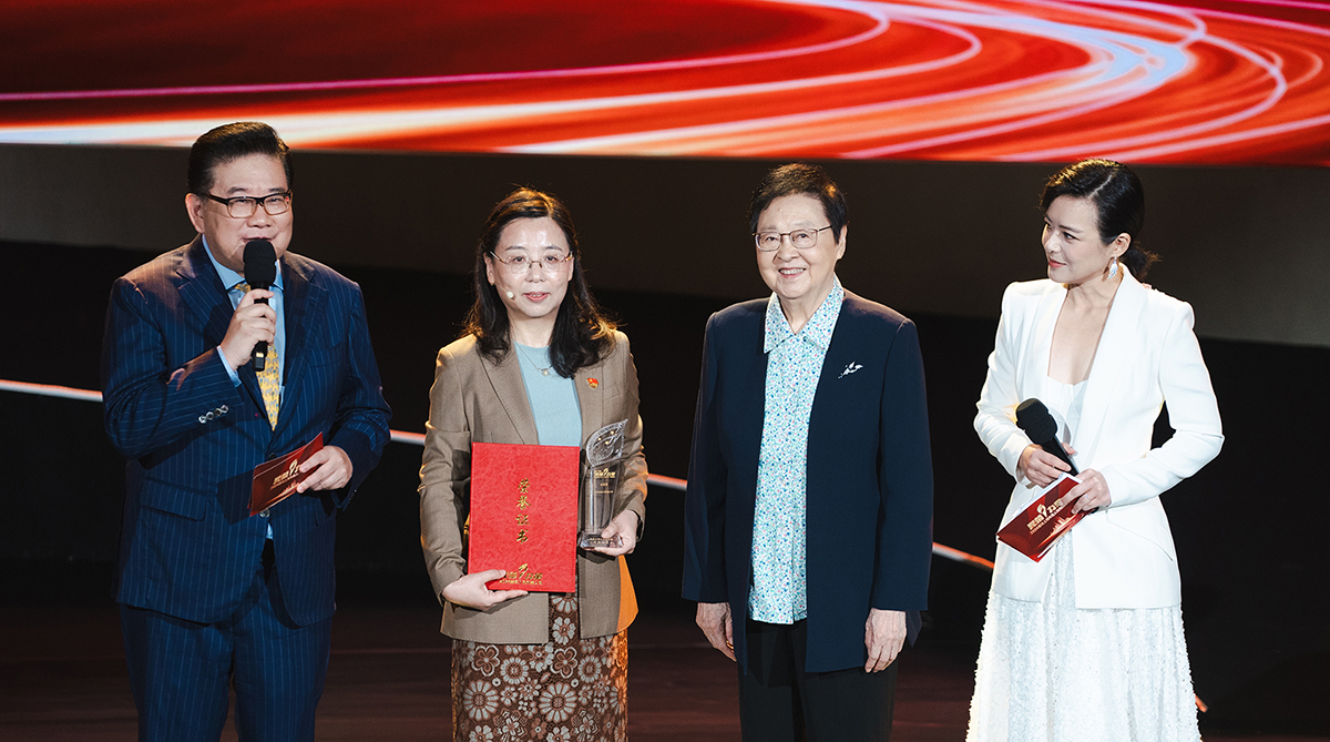 庆幸与力量 | 快盈官网生物总经理左亚军当选“2024感动上海年度人物”